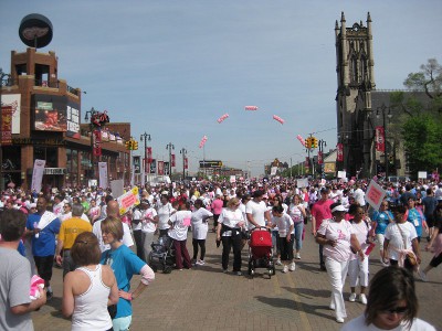 picture of the finish line and the Karmanos race for the cure