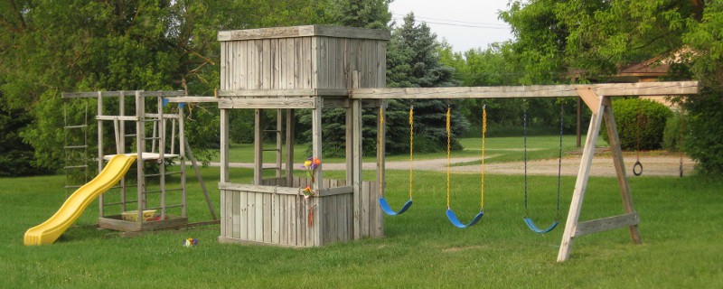picture of a wooden play fort