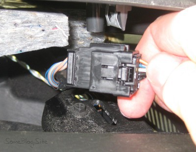 photo of the electrical connector for the side mirror of a Dodge Grand Caravan minivan