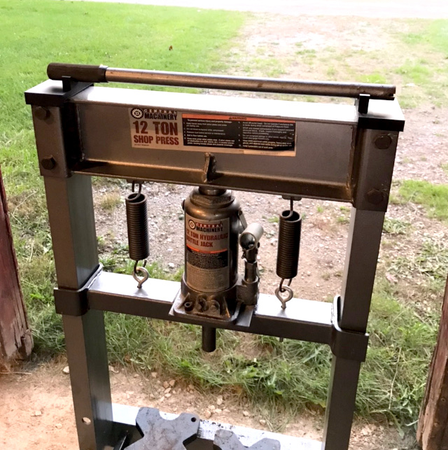 photo of a hydraulic press