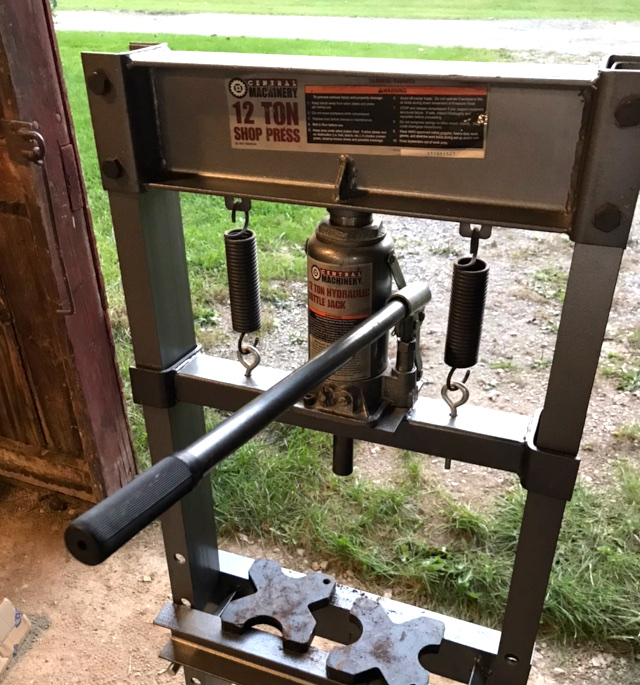 photo of a hydraulic press