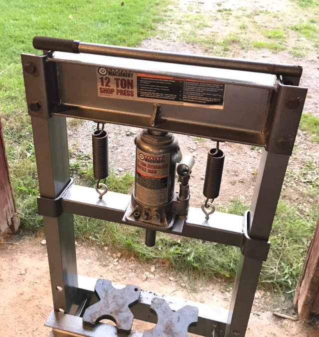 photo of a hydraulic press