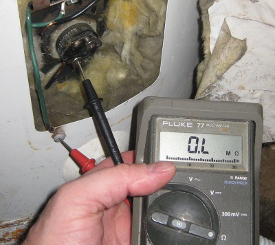 picture of a multimeter measuring resistance of a good water heater element
