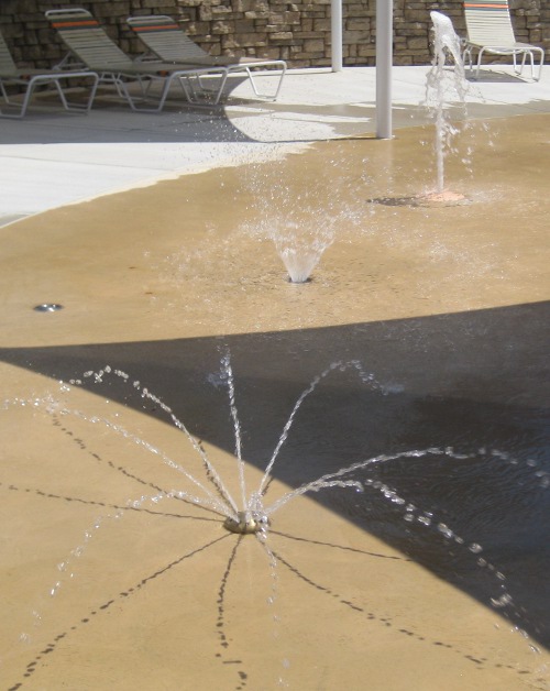 photo of the small geysers at Blue Heron Bay splash park at Independence Lake