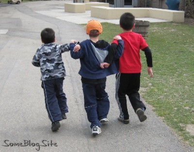 photo of children walking through Zoo Boise