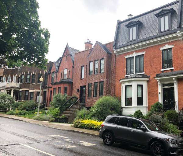 image of a street in the Montreal area, with townhouses in a row