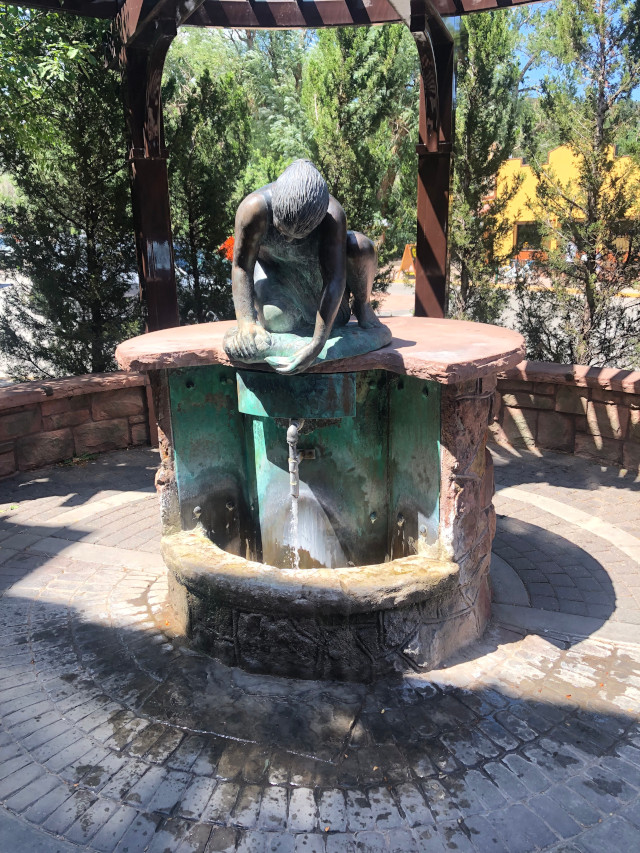 image of springs water fountain in Manitou Springs