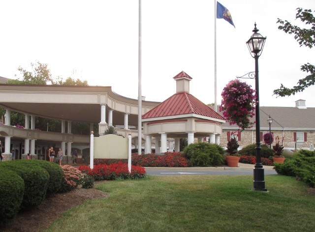 photo of the entrance to Hershey Lodge