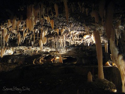 stalctites and stalagmites at the Ohio Caverns