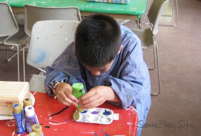 picture of a child filling a paint tray