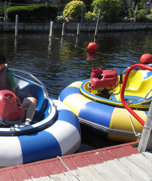 image of the children driving bumper boats at Craig's Cruisers in Muskegon, MI