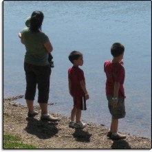 picture of people viewing Devil's Lake