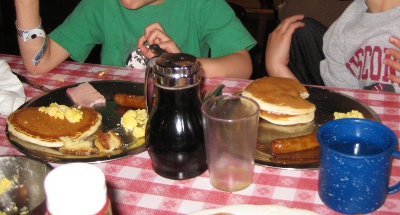 picture of the food at Paul Bunyan's Cook Shanty