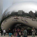 picture of the mirrored jellybean sculpture in downtown Chicago