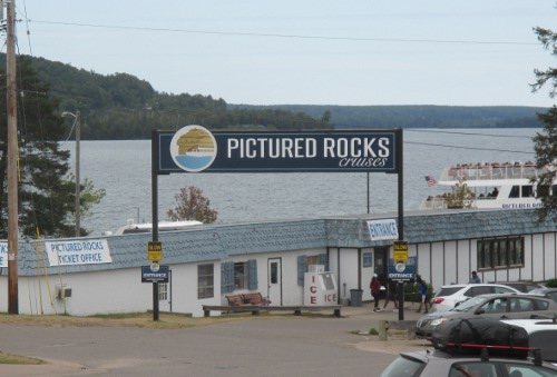 image of the tour office of Pictured Rocks