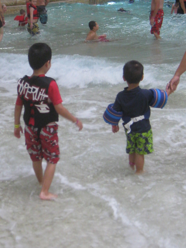 photo of children watching the wave pool at Great Wolf Lodge