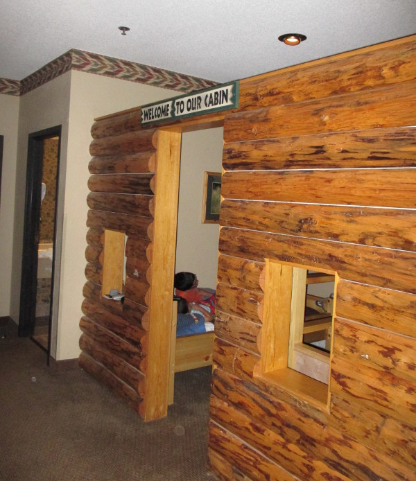 photo of the Kids Cabi nsuite hotel room at Great Wolf Lodge