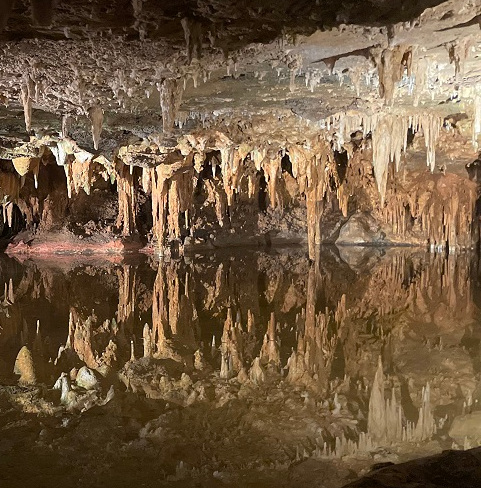 image of the mirror lake at Luray Caverns
