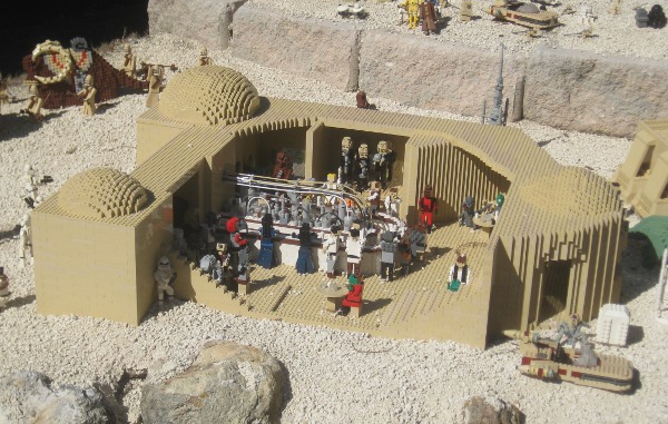 photo of the Star Wars cantina band at Miniland at Legoland in Orlando, FL