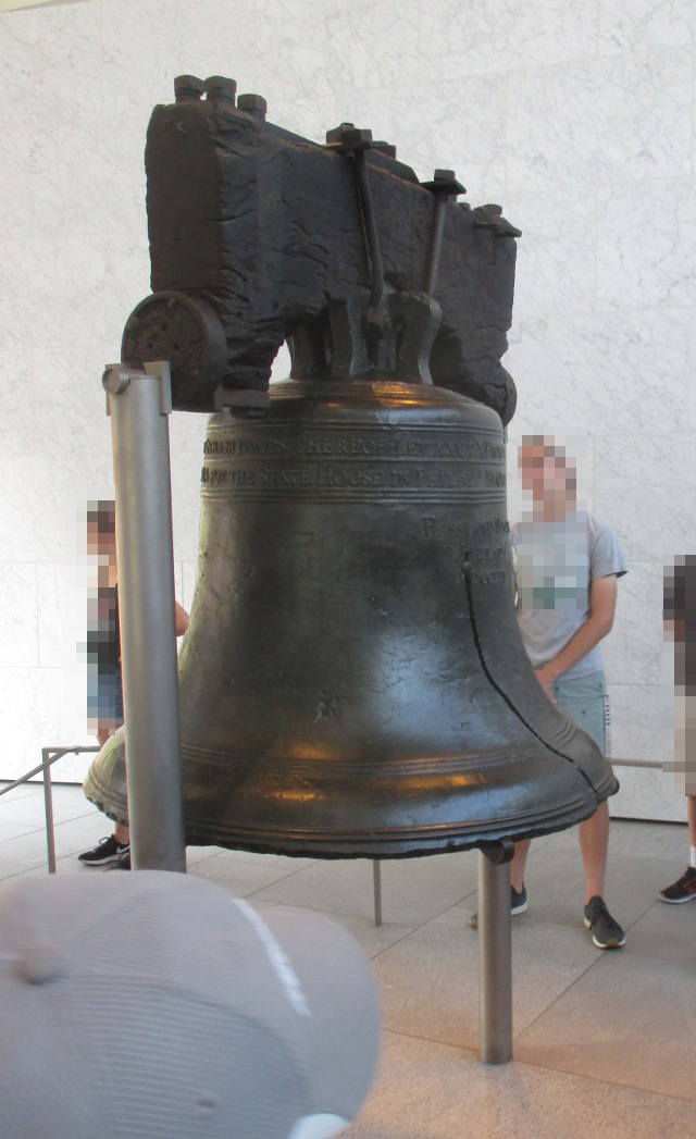 photo of the Liberty Bell in Philadelphia