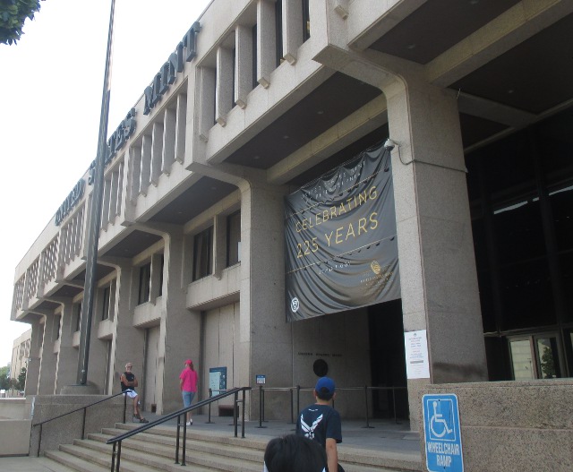 photo of the US Mint in Philadelphia