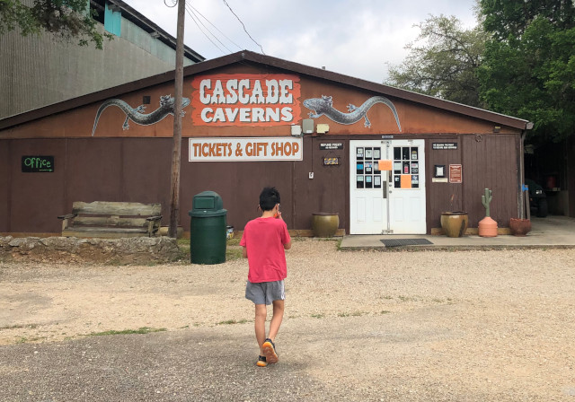image of ticket office and gift shop for Cascade Caverns in the San Antonio Texas area
