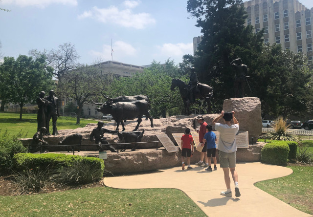 image of the grounds of the Austin Texas capitol building