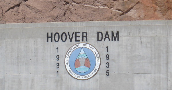 photo of the Hoover Dam sign