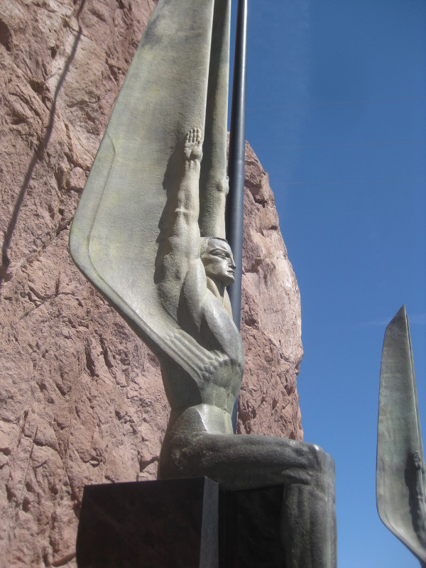photo of the statues at the Hoover Dam