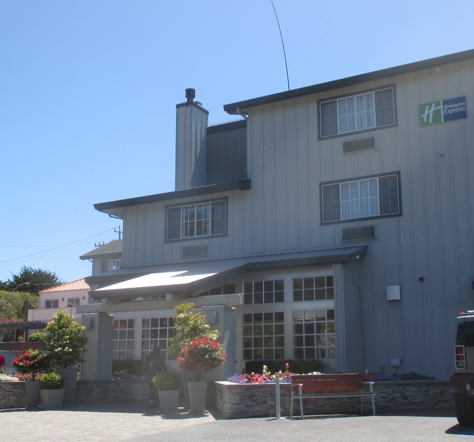 image of the Holiday Inn Express in Monterey