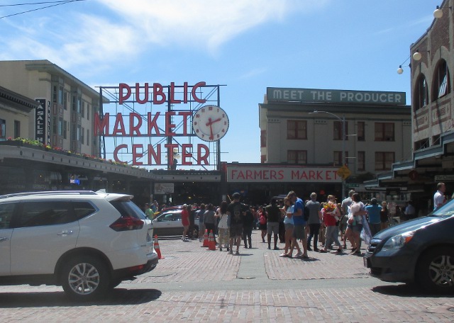 image of the Pike market in Seattle