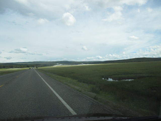 image of the scenery at Yellowstone National Park