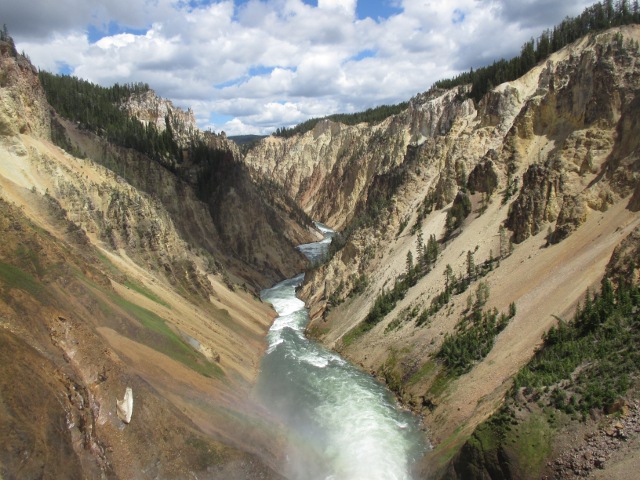 image of the canyon view at Yellowstone National Park