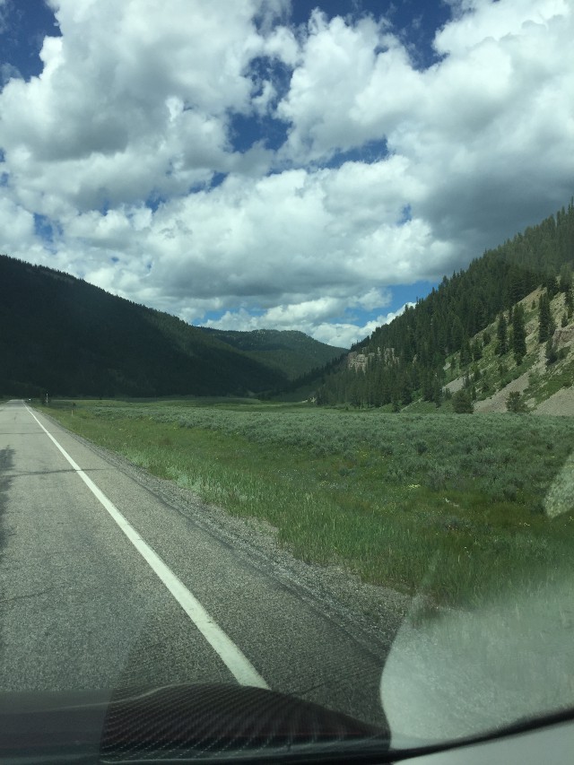 image of the drive away from Yellowstone National Park