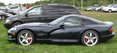 picture of Dodge Viper parked in raspberry farm lot
