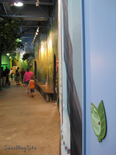 Picture of sign and wall being lit by light bulbs