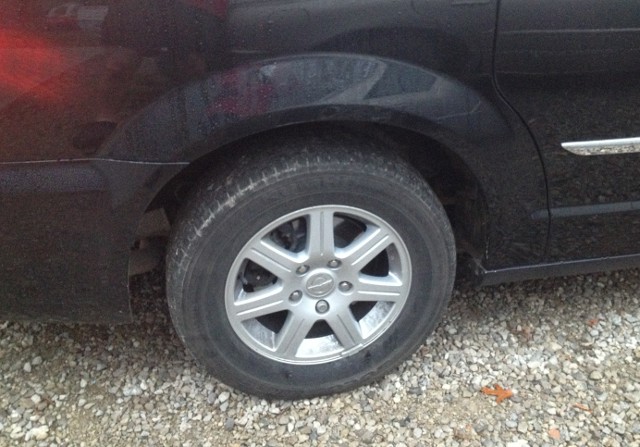 image of minivan with shiny wheel wells