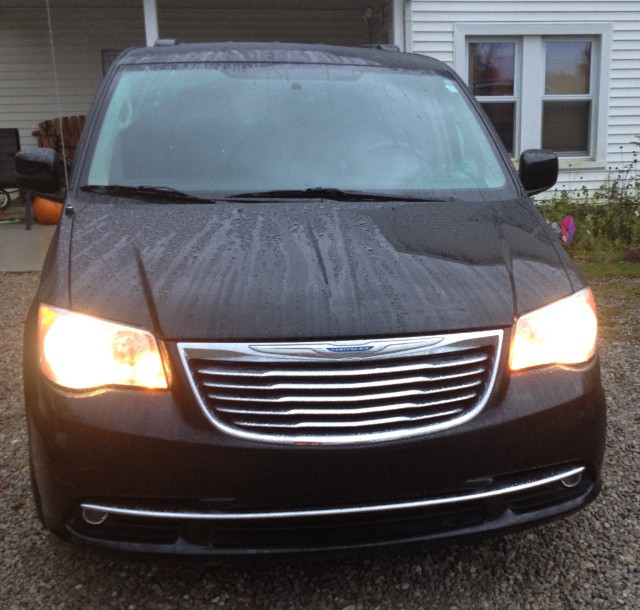 image of front of new minivan