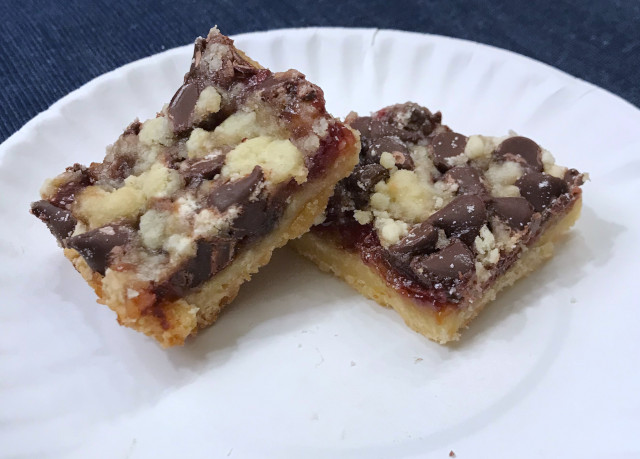 image of Christmas cookies called raspberry bars