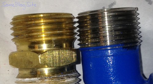 photo of GHT and NPT threads on a pipe fitting connector, comparison of thread pitch