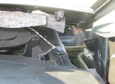 photo of the wire harness for a minivan side mirror