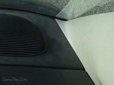 photo of good gap between A-pillar and dashboard