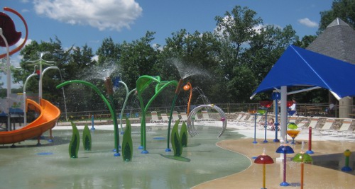 photo of the water features at Blue Heron Bay splash park at Independence Lake