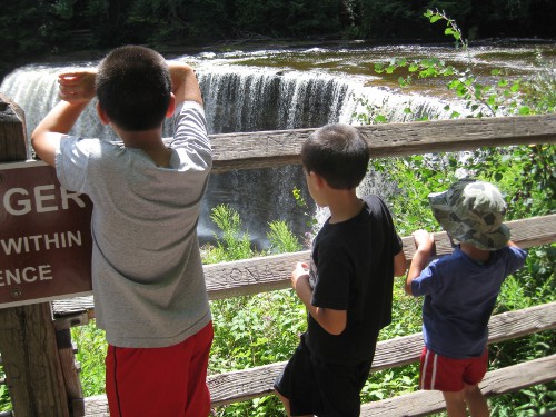 children looking at the upper Tahquamenon Falls