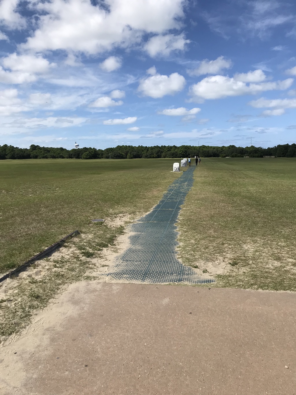 image of the Wright brothers memorial at Kitty Hawk North Carolina