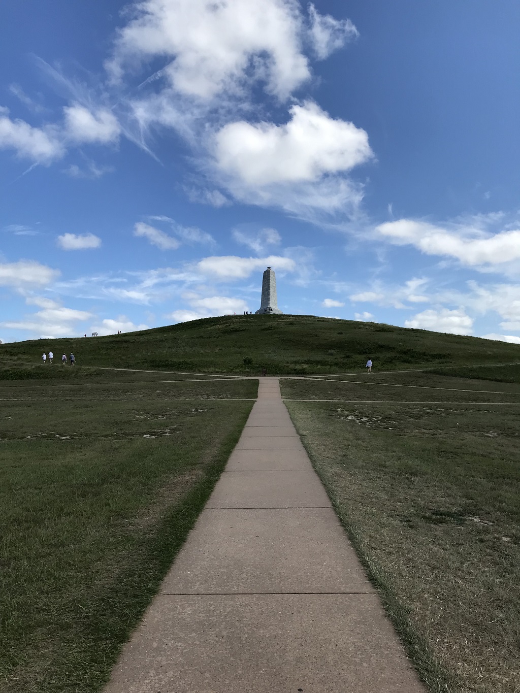 image of the Wright brothers memorial at Kitty Hawk North Carolina
