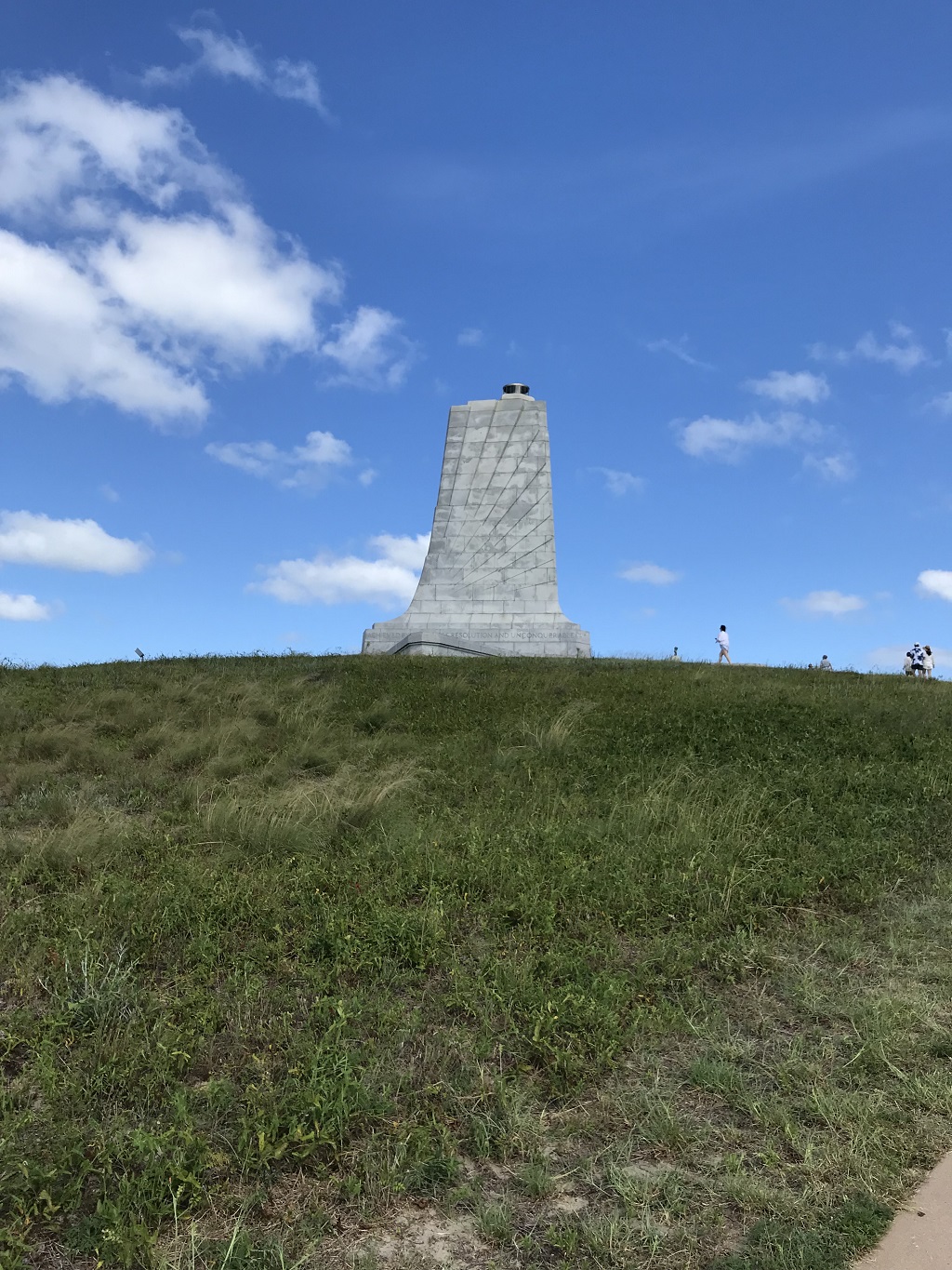 image of the Wright brothers memorial at Kitty Hawk North Carolina