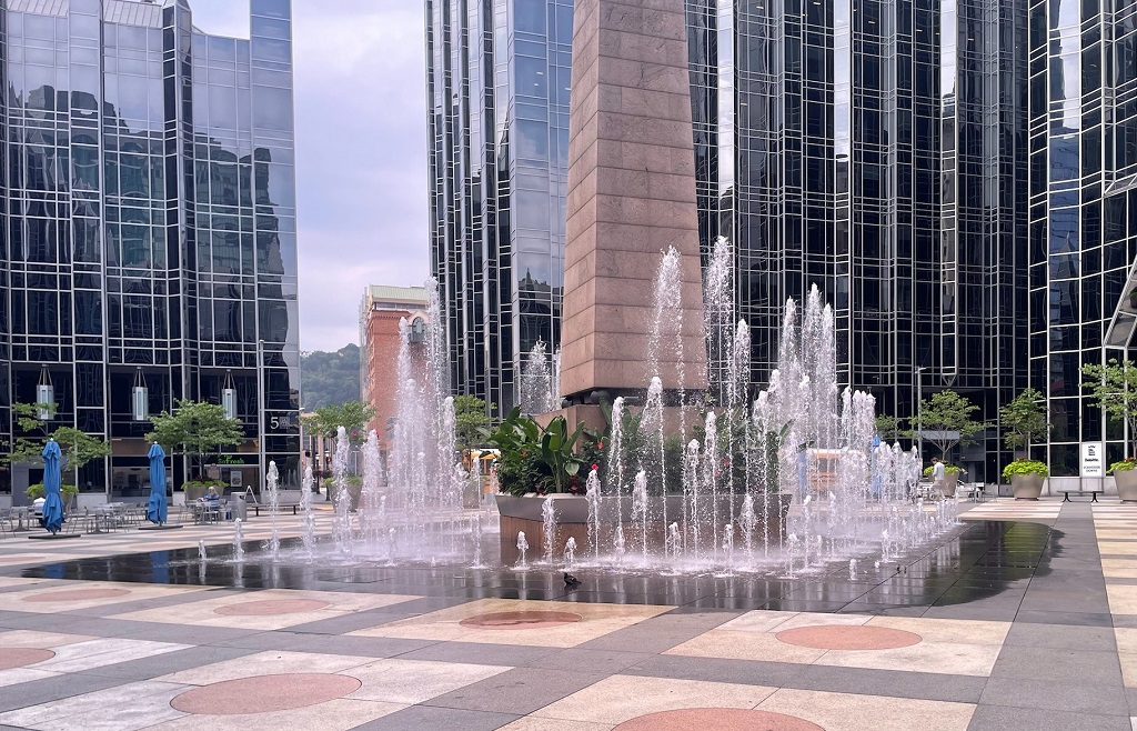 image of the fountain at PPG Place in Pittsburgh Pennsylvania