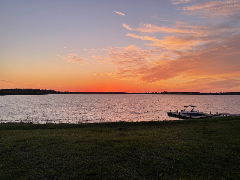 image of a sunset at a lake in Florida